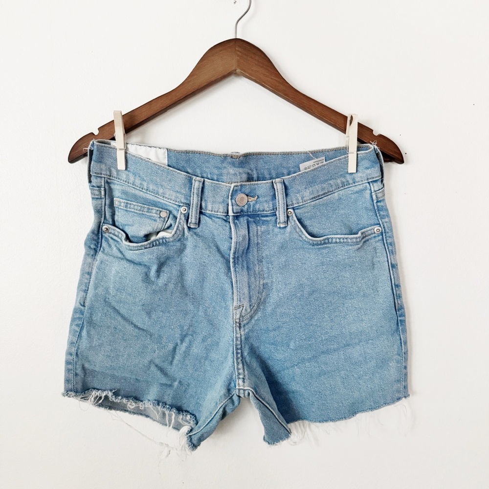 H&M Light Wash Cut Off Denim Frayed Shorts 32/32